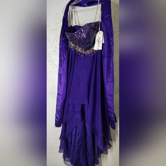 Beautiful formal  Fabuluxe purple dress - Picture 3 of 9